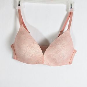 Victoria Secret lace covered Ipex bra wireless